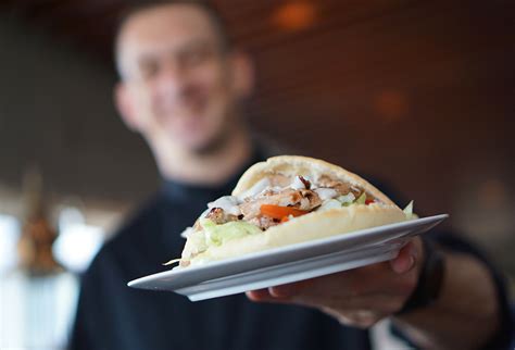 Sajian ini dipilih dan dirangkum dari beragam menu dan resep pilihan untuk sajian buka puasa anda dan keluarga. Mengintip Ragam Menu Berbuka Puasa di Pullman Jakarta