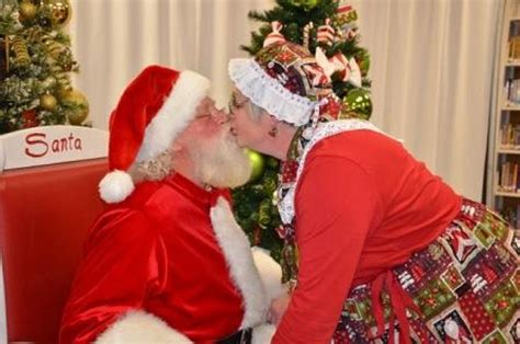 santa and mrs claus are returning to centerra for the holidays santa and his elves are setting