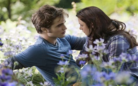 Love Couple From New Moon Hd Wallpaper
