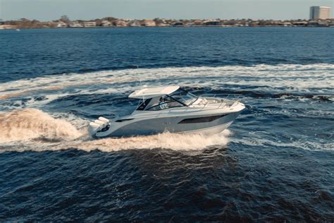 2023 Sea Ray Sundancer 320 Outboard Sports Cruiser For Sale Yachtworld