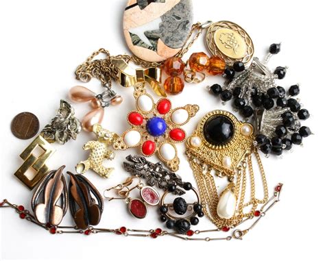 Sale Huge Lot Of Vintage Costume Jewelry Pins Earrings