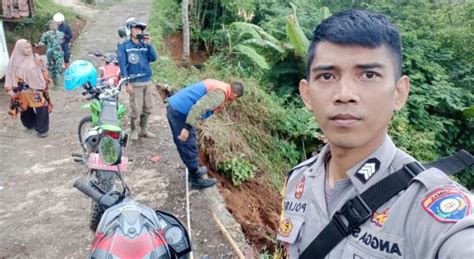 Petugas Patroli Siaga Ke Lokasi Rawan Bencana Alam