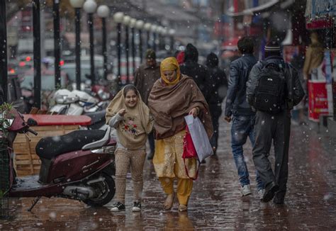 In Pics After A Decade Srinagar Receives Snowfall In November