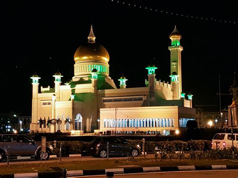 I chose to visit brunei darussalam this year after two bruneian friends invited me to visit bandar seri begawan. Brunei Darussalam - Maailman ympäri 180 vuodessa