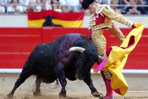 In Spain Bullfighting Charges Back To Life Los Angeles Times