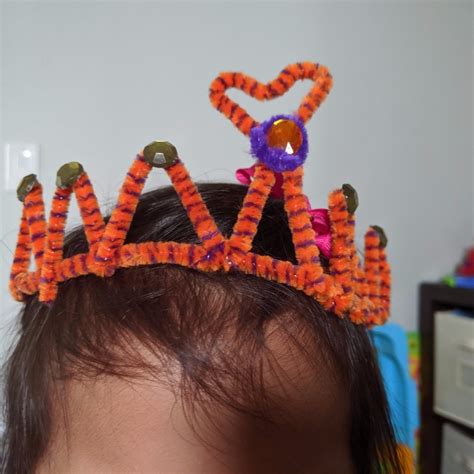 How To Make A Pipe Cleaner Crown Thriftyfun