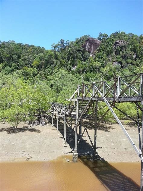 You will find the wild of borneo, but it's easy to get there, the park is near kuching. at Bako National Park....a wooden bridge across the stream ...