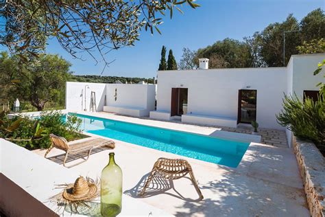 simple-luxury-villas-for-rent-villas-to-rent-il-tuffo-vacation-homes-for-rent,-holiday