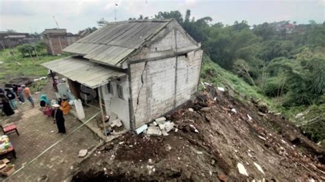 Banjir Dan Tanah Longsor Kota Malang Tiga Rumah Warga Rusak