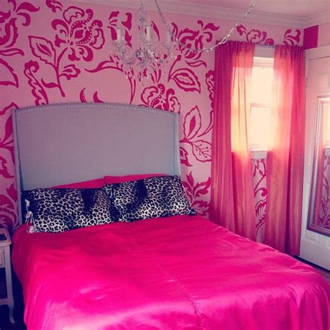 Love The Accent Wall Wallpaper Or Stencil For A Girls