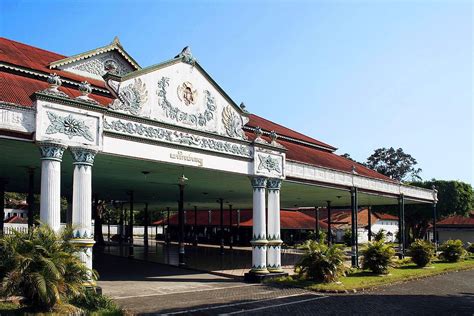 5 Istana Kerajaan Di Indonesia Yang Bisa Kamu Kunjungi