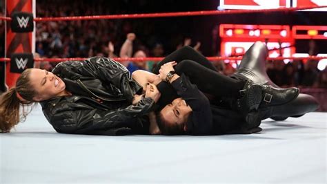 Page 5 5 Most Dangerous Submission Holds For Female Wrestlers In Wwe