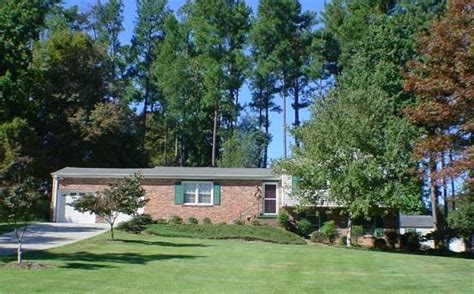 It offers an elaborate wooden play structure of tunnels, bridges, towers, swings and rings built over soft sand. Laurel Hills Raleigh NC