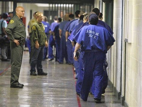 Sex Offenders Violent Inmates Released Early Streetgangscom