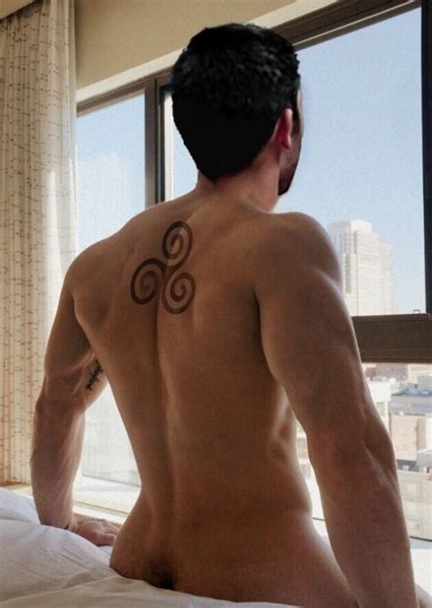Tyler Hoechlin Nude Movies Muscle Body Photoshoots Men Celebrities