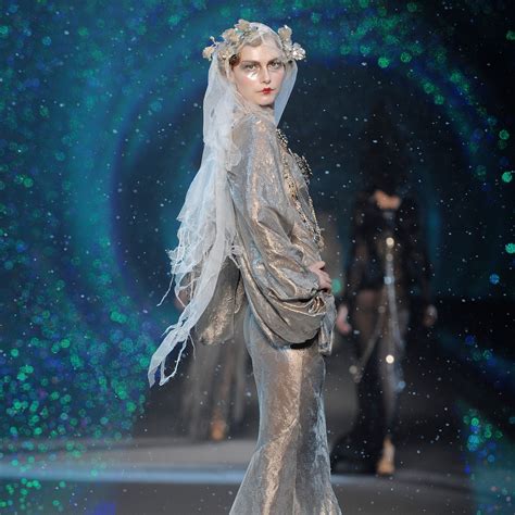 John Galliano’s Fall 2009 Show Featured “beautifully Iced Maidens” And A Snowstorm Vogue