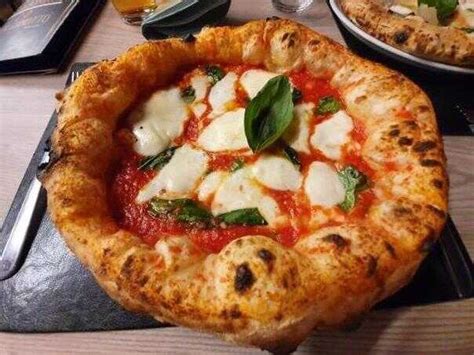 Naples Rolls Out A Fine Tuned Dough And The New Cloud Pizza Is Born