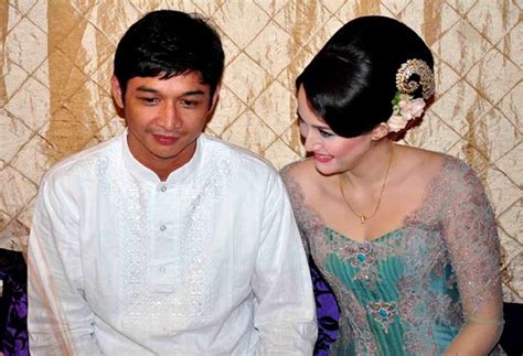 Wedding Dress Gallery Pasha Ungu Dan Adelia Resmi Suami