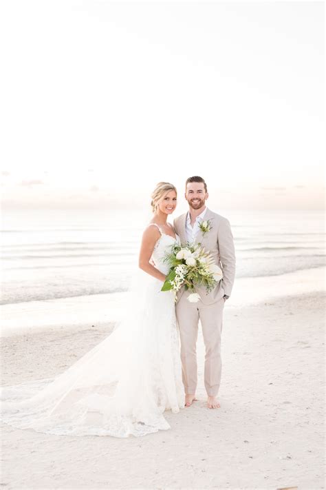 Destination weddings at beaches resorts. Luxury Sarasota Beach Wedding | Samantha Webber Photography