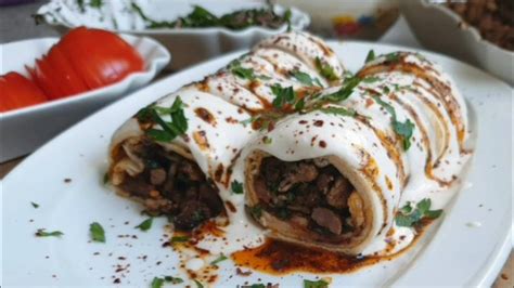 It consists of cooking small pieces of meat, either beef or chicken. Tantuni/تنتوني - YouTube
