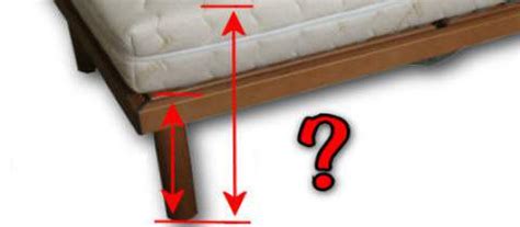 Classico letto imbottito con cassone. L'altezza ideale per il letto con piano di rete a doghe, come scegliere l'altezza giusta.