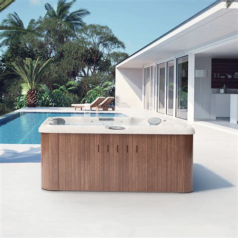 J 235 Classic Hot Tub With Lounge Seat Jacuzzi