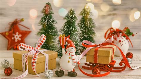 壁紙 ギフト、雪だるまのおもちゃ、クリスマスツリー 3840x2160 Uhd 4k 無料のデスクトップの背景 画像