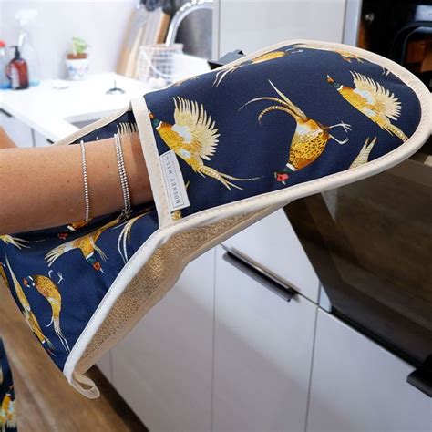 Mosney Mill Double Oven Glove Flying Pheasants Charlies