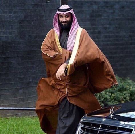 لكن في المملكة العربية السعودية يعتبر بن سلمان الحاكم الفعلي للبلاد. خلفيات محمد بن سلمان في بريطانيا