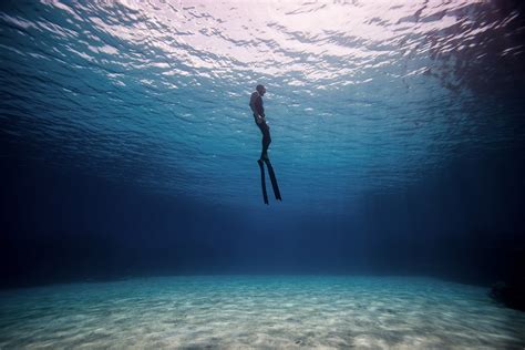 And the answer is not always a 'clear cut'. 5 Perbedaan Antara Freediving dan Scuba diving | BukaReview