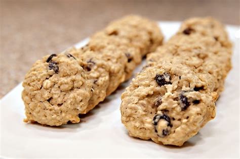 This oatmeal raisin cookie recipe uses rolled oats and is easy, quick and delicious! Oatmeal Raisin Cookies | Recipe | Diabetic cookie recipes ...