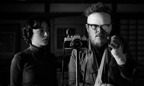 Crítica de “Minamata”, Johnny Deep compone al fotógrafo y reportero W