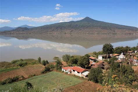 Explore its interior, a rich agricultural region known for its tropical fruits and livestock industries. Información de México, Viajes y Turismo - Explorando Mexico