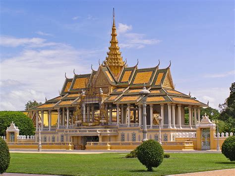 Cambodias Royal Palace Tour Suspended To Fight Covid 19 Khmer Post Asia