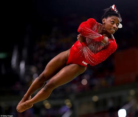Simone Biles Wins 3rd Gymnastics Gold Medal With Vault Victory Daily Mail Online
