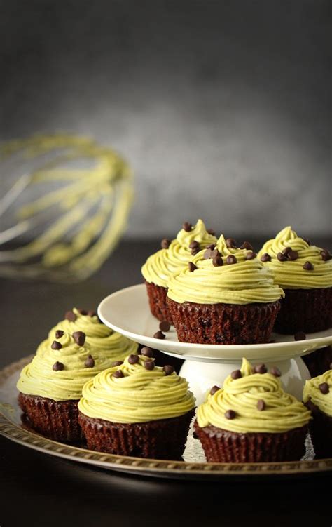 Double Chocolate Cupcakes With Matcha Buttercream Frosting Рецепт