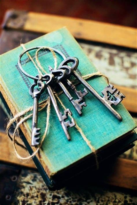 14 Diy Quick And Easy Old Keys Craft Ideas Diy To Make Vintage Keys