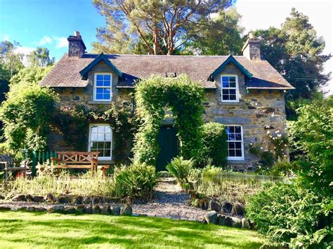 Traditional Scottish Cottage Cottages For Rent In Bridge Of Cally