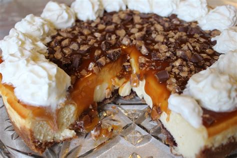 This caramel cheesecake is incredibly easy to make and will not disappoint! Blog as you Bake: Caramel Toffee Crunch Cheesecake