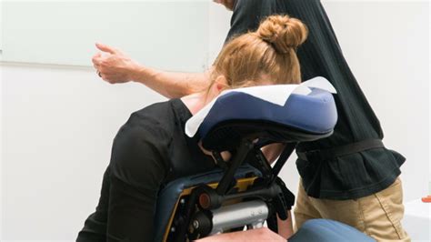 Massage chairs vs conventional massage. What is Seated Massage ? | Zenovate.com