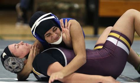 Girls Wrestling Gaining Hold At Milwaukee Hs As Sport Of Its Own