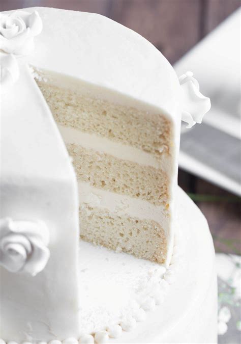 Since my friend asked me if i could make a wedding cake for their wedding, one that doesn't just look pretty, but is also delicious for everyone, i thought vanilla would be just perfect! Vegan Vanilla Wedding Cake (Full tutorial!) | Recipe | Cake, Vegan wedding cake, Wedding cake ...