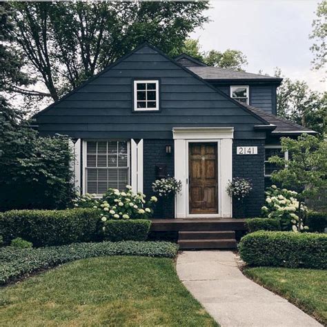 35 Beautiful Navy Blue And White Ideas For Home Exterior Color House