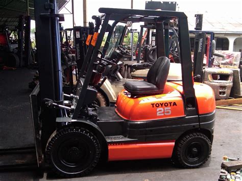Toyota is a japanese brand with a history of more than 75 years dedicated to reliability, safety, and durability. Toyota Diesel Forklift Klang 6FD25, 2,500 kg Capacity ...