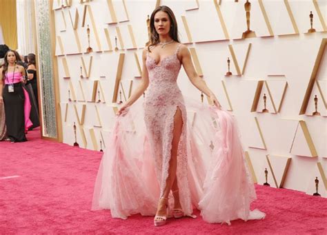 Lily James Won The Oscars Red Carpet In Her Versace Gown Purewwow