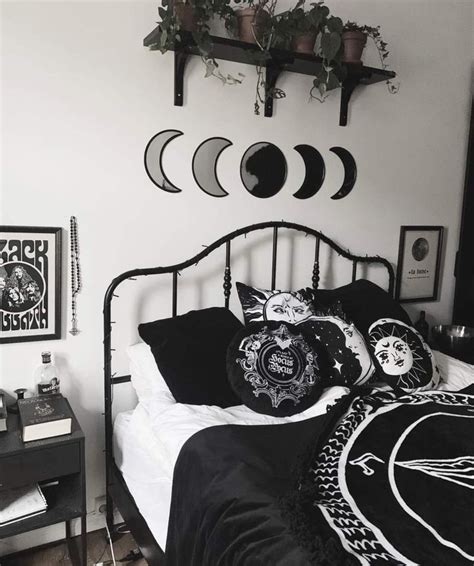 loving this bedroom 🖤🖤 📸 lynamarrow bedroom goth gothic gothgoth gothgirl gothaesthetic