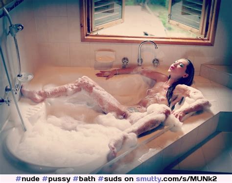 Nude Pussy Bath Suds Wet