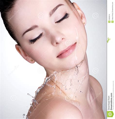 下落表面水妇女 库存照片 图片 包括有 润湿 表面 干净 新鲜 下落 护肤 淫荡 白种人 23920014
