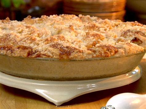 Spoon the apple mixture into pie pan and dot with 2 tablespoons butter chopped into small pieces. Crunch Top Apple Pie | Recipe | Food network recipes ...