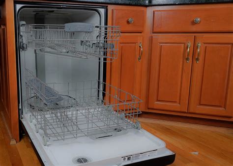 Maytag Quiet Series 300 Dishwasher In Black Gloss Finish Ebth